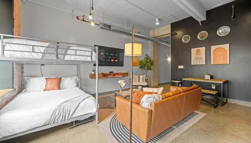 Stunning Downtown Apartment with Pool, Laundry, Parking - Foto 5