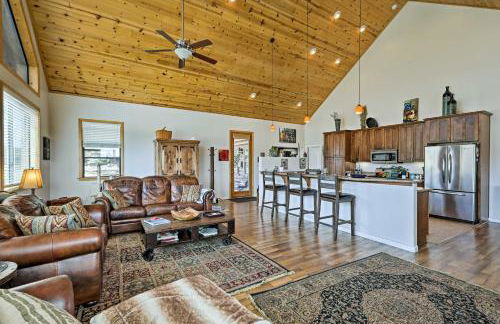 Hot Tub and Game Room! 30-Acre Vernon Retreat - Foto 8