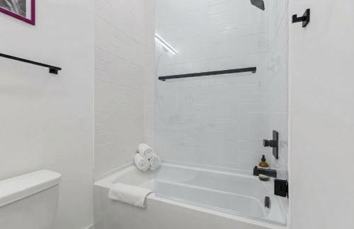 Hot Tub Poker Pool Table & Rooftop City MLS View - Foto 46