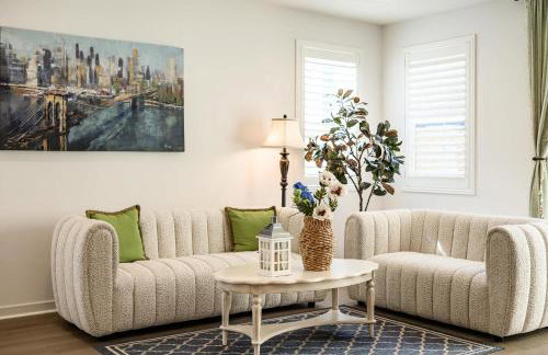 Spacious 5BR Getaway w Game Room & Modern Comfort - Photo 12