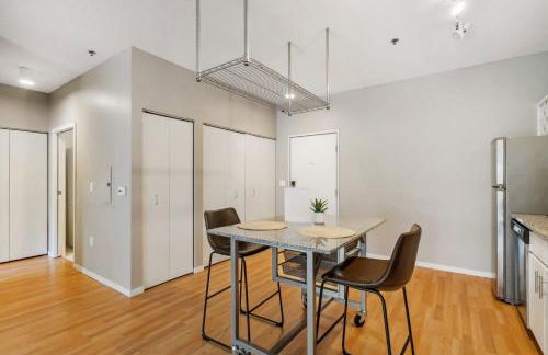 CozySuites Mill District with pool, gym #08 - Foto 9