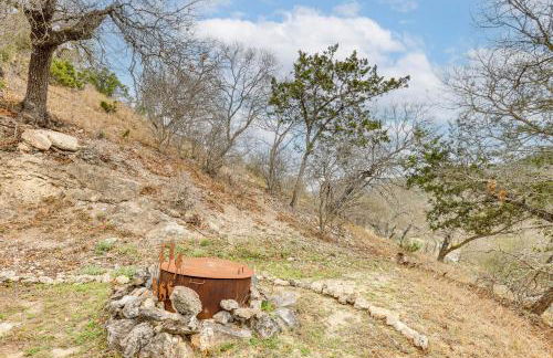 Fire Pit, Views Peaceful Texas Hill Country Cabin - Foto 20