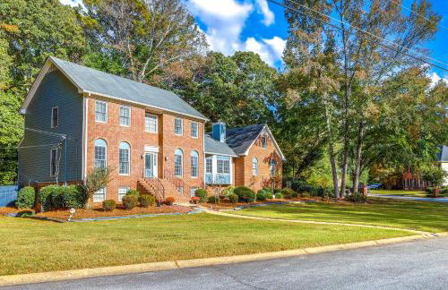 ~ 30 Mi to Atlanta - ‘The Wellness Manor’ w/ Deck! - Foto 3