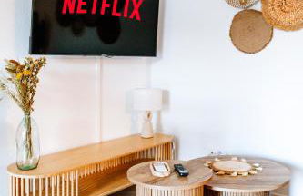 Suite Bali de 45m2 - Idéal couple - Chambre séparée - Jacuzzi baignoire balnéo - Sauna - Clim réversible - Netflix - Piscine accès partagé avec la petite copro - Bouteille de champagne offerte dès 2 nuits - Foto 14