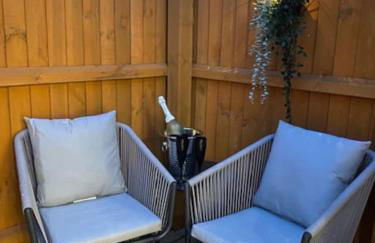 Stylish 1 bedroom studio outdoor area and hot tub - Foto 3