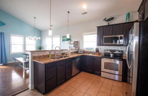 4Br 3bath Dog Friendly Ocean View Hot tub Elevator - Photo 30