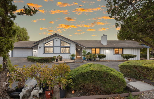 Paso Vista Bella by Avantstay Luxe Group Escape w Wine Country Views - Photo 1