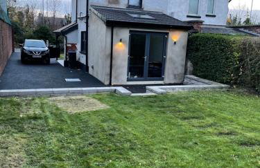 Cheerful 2 bed house on Causeway Coastal Route with parking - Foto 48