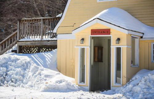 Private Tavern, Hot Tub, 8-Fireplaces, Spa Baths, Fire Pit, Baths Ensuite - Shop or Ski! - Foto 49