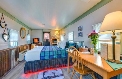 Couples Escape in Railcar, 13 Mi to Mount Rainier! - Photo 10