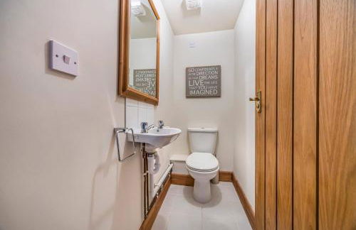 Charming Annexe Lodge with Parking - Pass The Keys - Foto 25