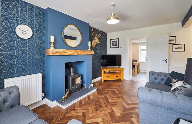 Host Stay Castle View Cottage - Photo 8