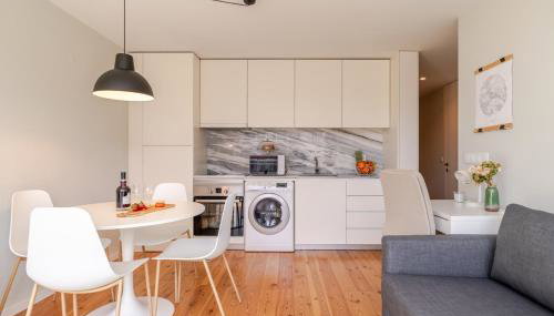 HostWise – Modern & Cozy Flat | Near the Beach - Foto 3, stove, dishwasher, toaster