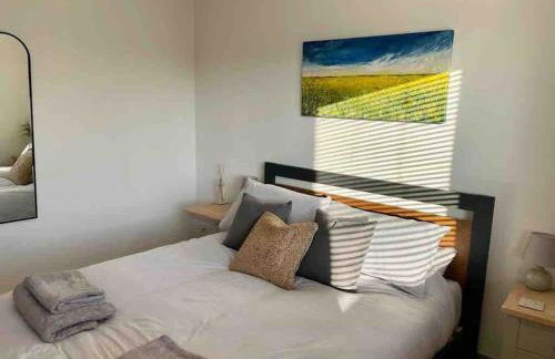 Modern Coastal 2 Bedroom Home to Relax and Unwind - Foto 1