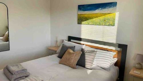 Modern Coastal 2 Bedroom Home to Relax and Unwind - Foto 1