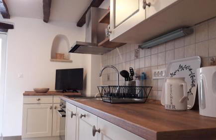 Apartment Nena- apartman sa posebnim ulazom u prizemlju, terasom i zelenom okućnicom - Foto 12