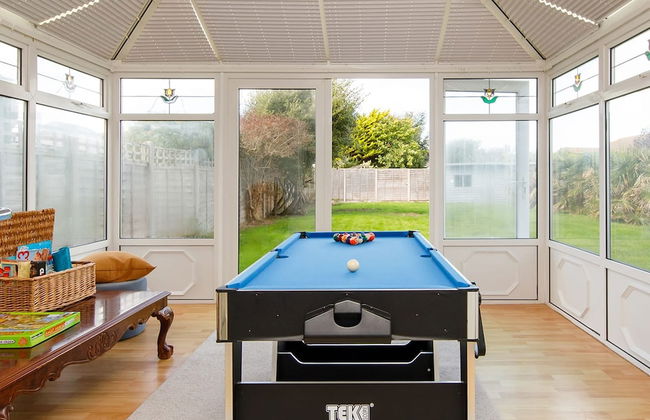 Bright Modern 4 br House 100 Metres From Beach - Photo 18