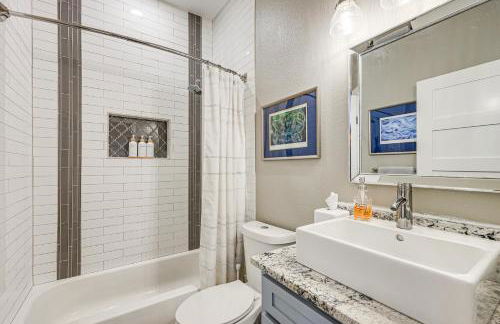 Artsy Bungalow with Yard in Dtwn San Antonio - Foto 16