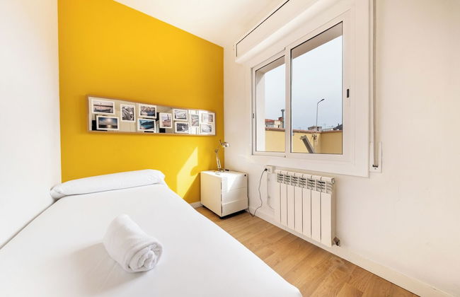 AinB Barcelona Sants Apartments - Photo 33