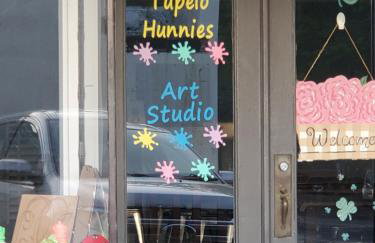 Cheerful 2 BR Near Colleges, Downtown, Attractions - Foto 47