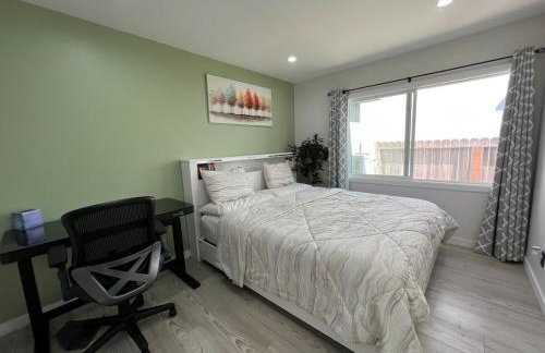 Cheerful house with EV, Parking & backyard - Foto 32