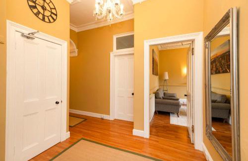 JOIVY 5 Bedroom Apt Near Meadows & George Square - Foto 64