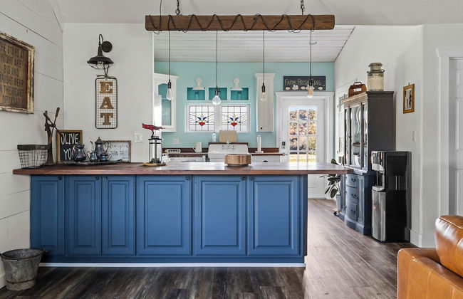 Kingsby Cottage - 1BR & Mountain Views - Photo 5