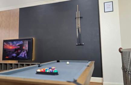 Game & Soak Retreat 3BR Private Jacuzzi Pool Table - Foto 11