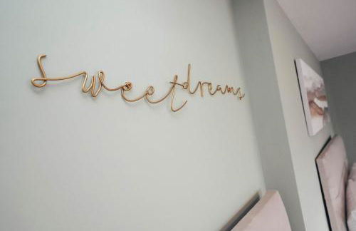 BIG discounts this week only Free Parking WiFi - Photo 11