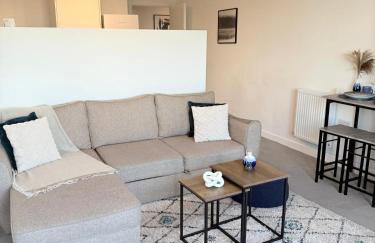 Modern 1-Bed Flat, Sleeps 4 - Photo 4