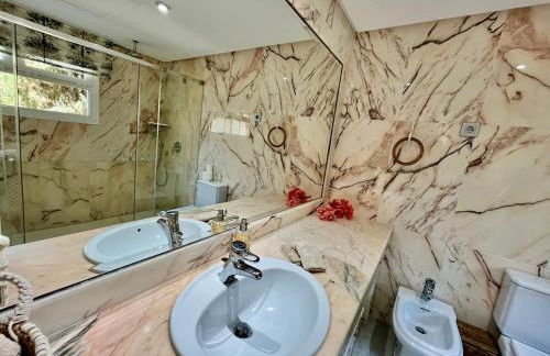 Cozy Townhouse with Sea View - Photo 37