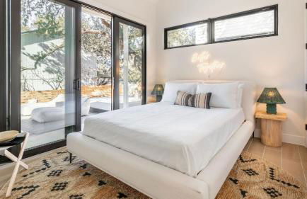 6BDR Luxe Pool Retreat • City Views Ping Pong Foosball Guest House Henley - Foto 61