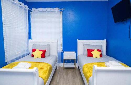 3BR Disney Home with Pool , Arcade and Hot Tub - Photo 21