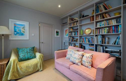 3 The Coastguards, Thorpeness - Only a stones throw from the Beach and very close to famous boating Meare, Country Club and Golf Club - Aldeburgh Coastal Cottages - Foto 18