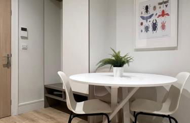 Voyager Haus Apartments, EV Charging Stations, London Heathrow Airport, LHR, Terminal 4, RE-Energise & GO - Foto 36