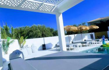 Moon Boutique Hotel - Ultra Luxury Suites with Pool, Perfect for Fun and Relaxation By Villa Mana Gers - Photo 10