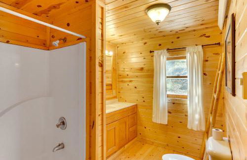 Deadwood Wolf Cabin with Fire Pit and Grill - Foto 13