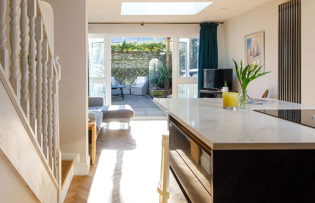 Terraced Townhouse Close to City Centre - Photo 8