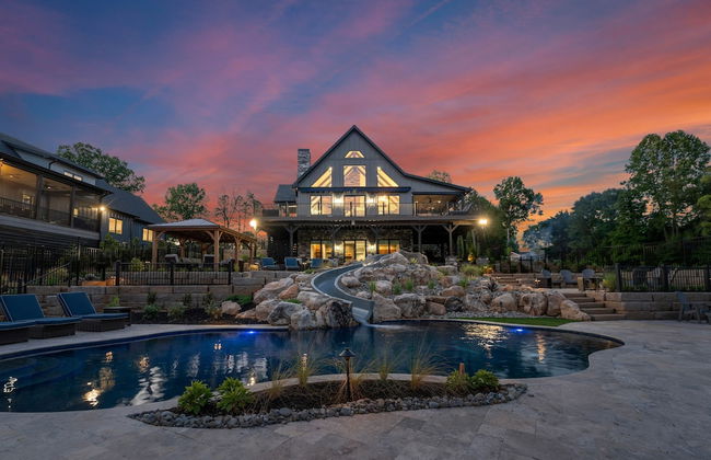 Gray Fox Lodge by Avantstay Waterslide Pool Theater Sleeps 23 - Foto 57