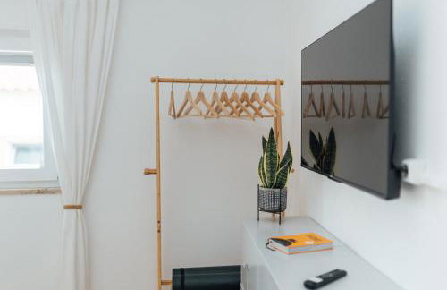 Cozy Old Town Apartment with Sunny Terrace - Photo 7