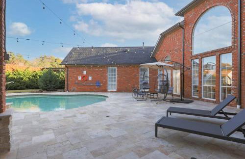 Gorgeous Vacation Home w Private Pool - Photo 52