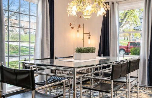 Bright & Stylish 4BR Spot - Close to Downtown Fun - Foto 1