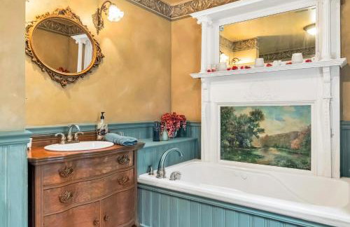 Hot Tub and Large Yard Elegant Deansboro Getaway - Foto 20