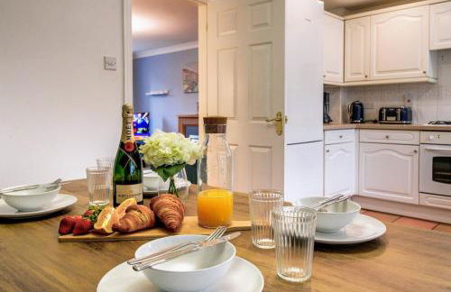 Grange House - Sleeps 6 - Driveway parking, Self-Check-In, Fast Wifi and Sky TV by Yoko Property - Photo 19