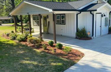 Cozy 2-bedroom Farmhouse with parking on premise - Foto 1