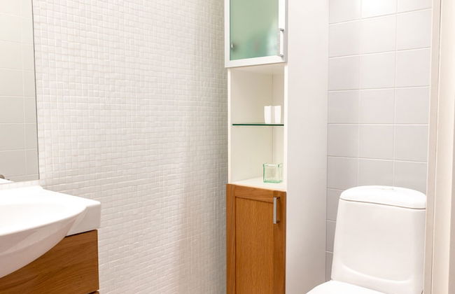 2ndhomes Deluxe 2BR Apt w Sauna&Balcony - Foto 30