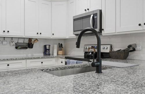 Cozy Coastal Cottage Minutes to Beach and Downtown - Foto 8