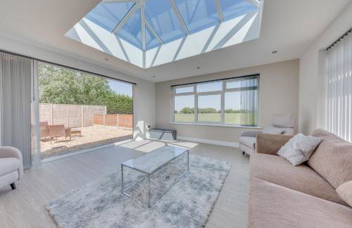 Luxury Isla Cottages Bourne, Dog Friendly with Garden, Parking, Countryside Views, Family Holidays & Easy Access to Town - Foto 1