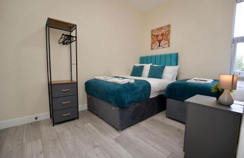 Hastings Manor - Free Netflix, Parking, WiFi & Private Garden - Foto 18