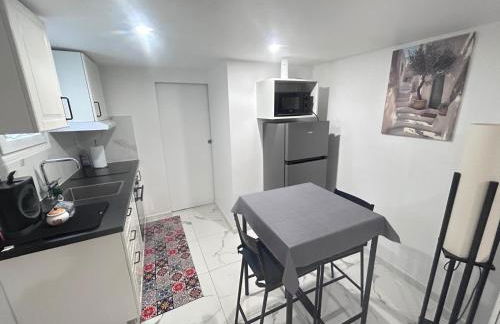 Charmant studio neuf et meublé - Foto 12